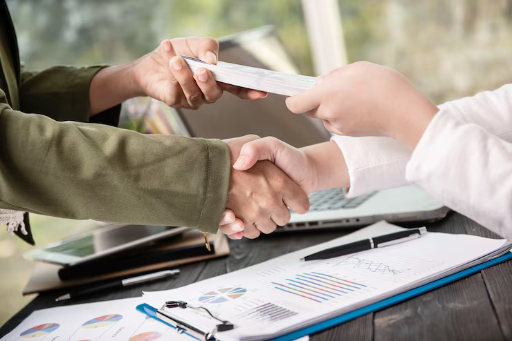 business-people-shaking-hands-finishing-up-meeting_1150-37745